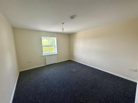 Living Room (1/2)