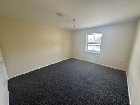 Living Room (2/2)
