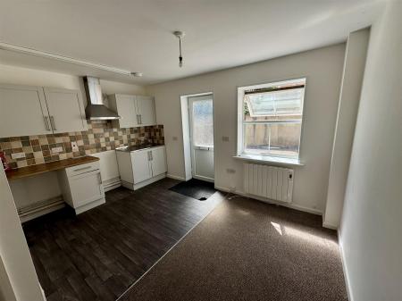 Kitchen Living (1/2)