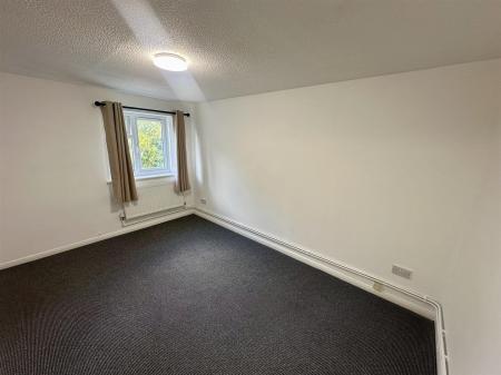 Bedroom (3/3)