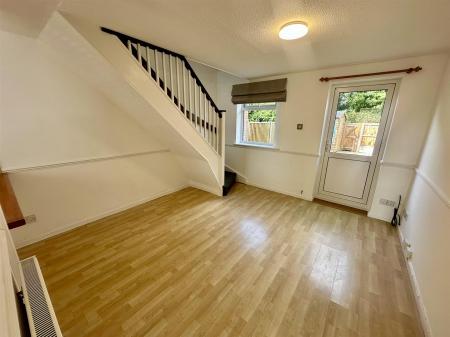 Living Room (1/3)