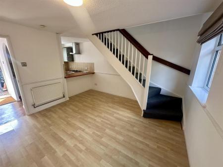 Living Room (2/3)
