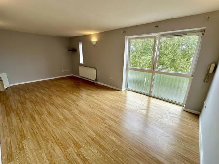 Living Room (1/4)