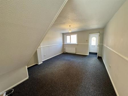 Living Room (2/2)