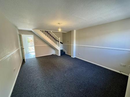 Living Room (1/2)