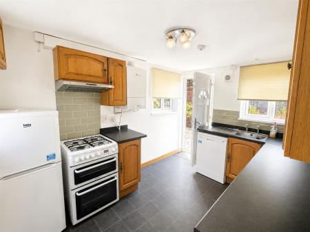 Kitchen (1/3)