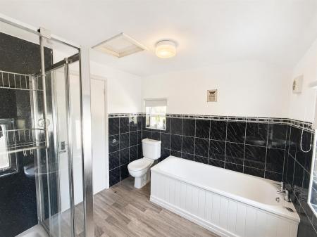 Bathroom (2/2)