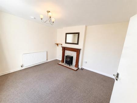 Living Room (1/2)