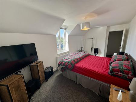 Bedroom 1 (2/2)