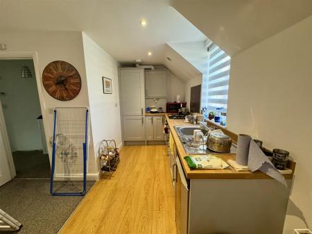 Kitchen (3/3)