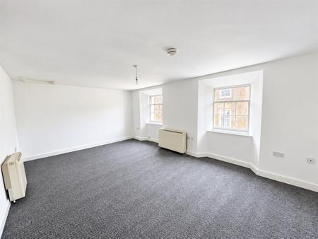 Living Room (1/2)