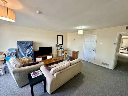 Living Room (3/4)