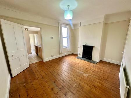 Living Room (1/2)