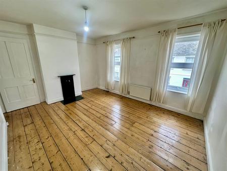 Bedroom 1 (2/4)
