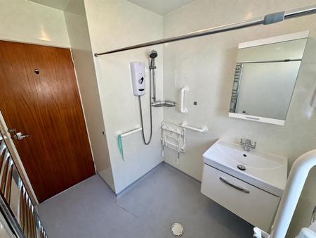 Wet Room (2/2)