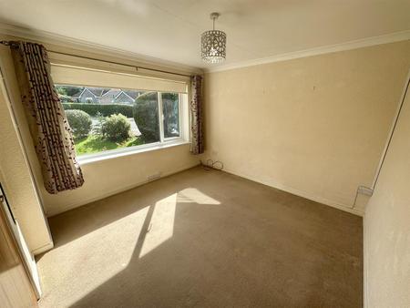 Bedroom 1 (2/2)