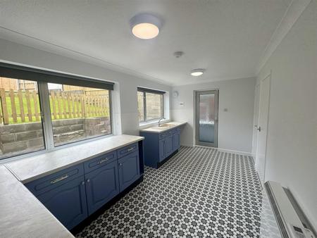 Kitchen (2/2)