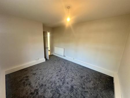 Bedroom (3/3)