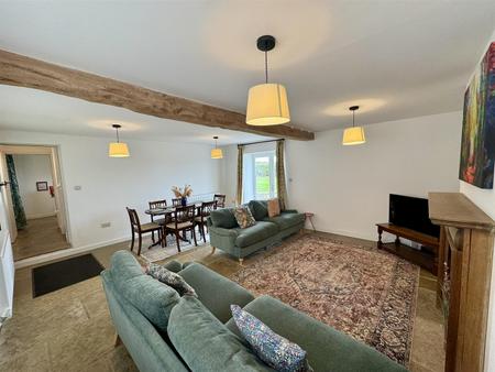 Living Room (3/4)