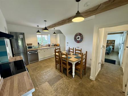 Kitchen (2/4)