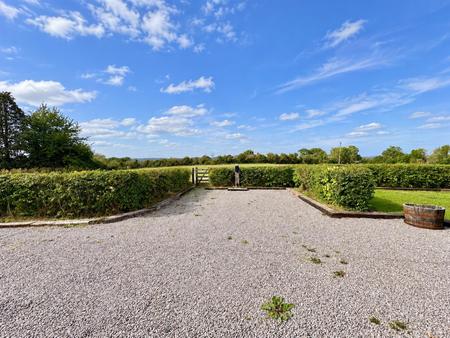 Driveway (3/3)