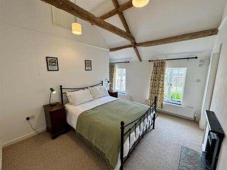 Bedroom 1 (1/4)