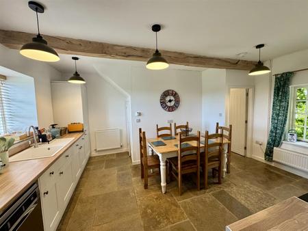 Kitchen (1/4)