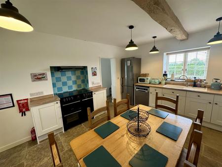 Kitchen (4/4)
