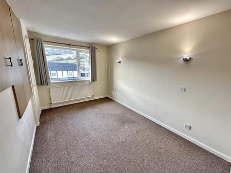 Bedroom 1 (2/2)