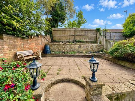 Rear Garden (5/5)