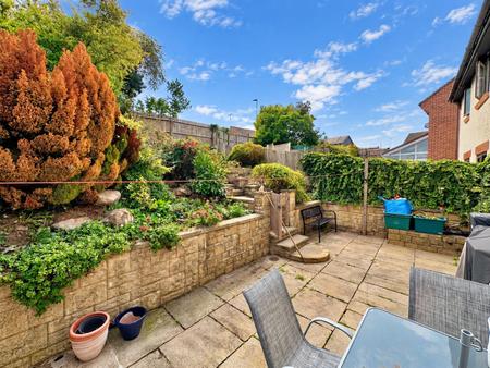 Rear Garden (2/5)
