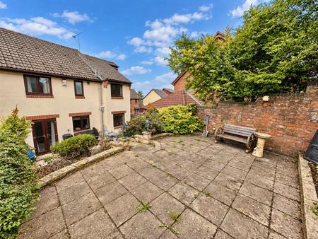 Rear Garden (3/5)