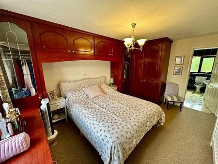 Bedroom 1 (1/2)