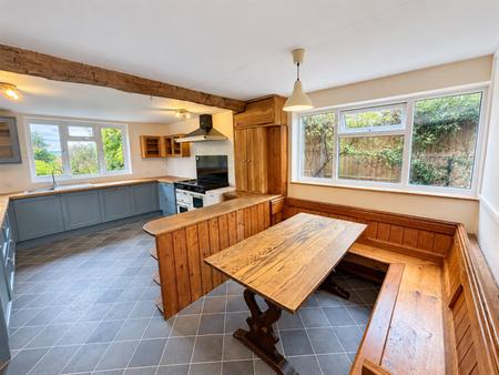 Kitchen Diner (4/4)