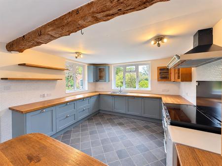 Kitchen Diner (2/4)