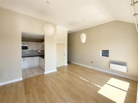 Living Room (1/2)