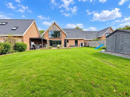 Rear Garden (2/2)