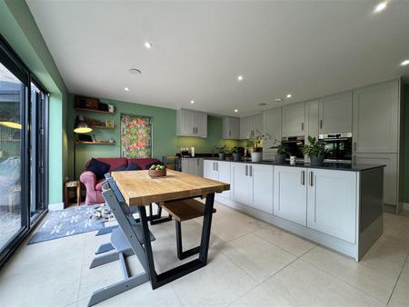 Kitchen Diner (3/4)