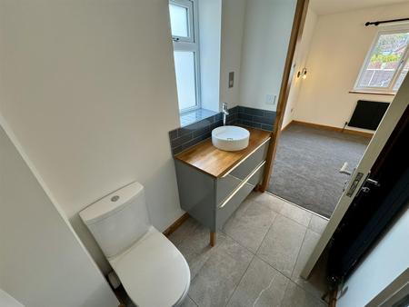 En-Suite (2/2)