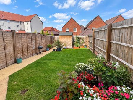Rear Garden (2/2)