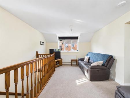 Living Room (1/3)