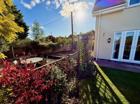 Rear garden 2.jpg