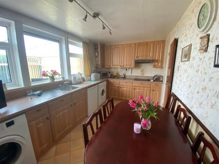 Kitchen 3.jpg