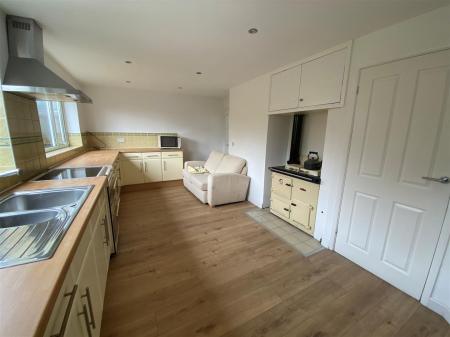 Kitchen 5.jpg