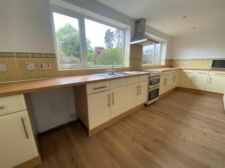 Kitchen 3.jpg