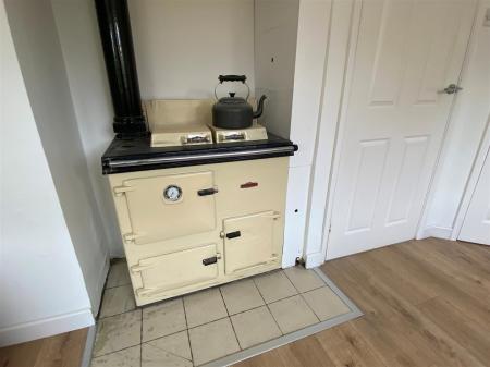 Kitchen 2.jpg