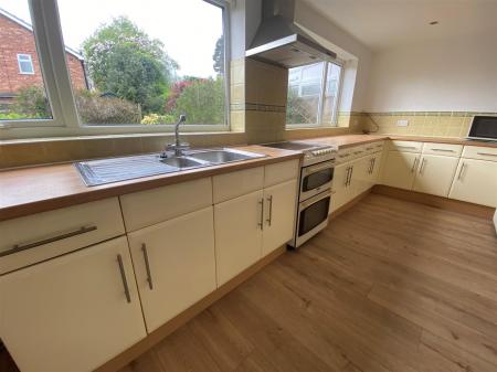Kitchen 4.jpg