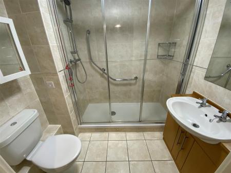 Bathroom 3.jpg