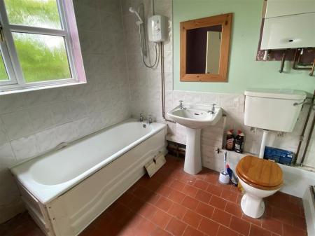 Bathroom 3.jpg
