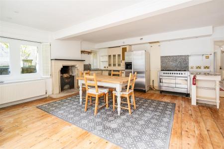 Garden Apartment, Vale Lodge, Bath, BA1 4AR-9.jpg